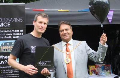 Wonderful Homes MD Andy Evans with Lord Mayor of Walsall, Cllr Mohammad Nazir